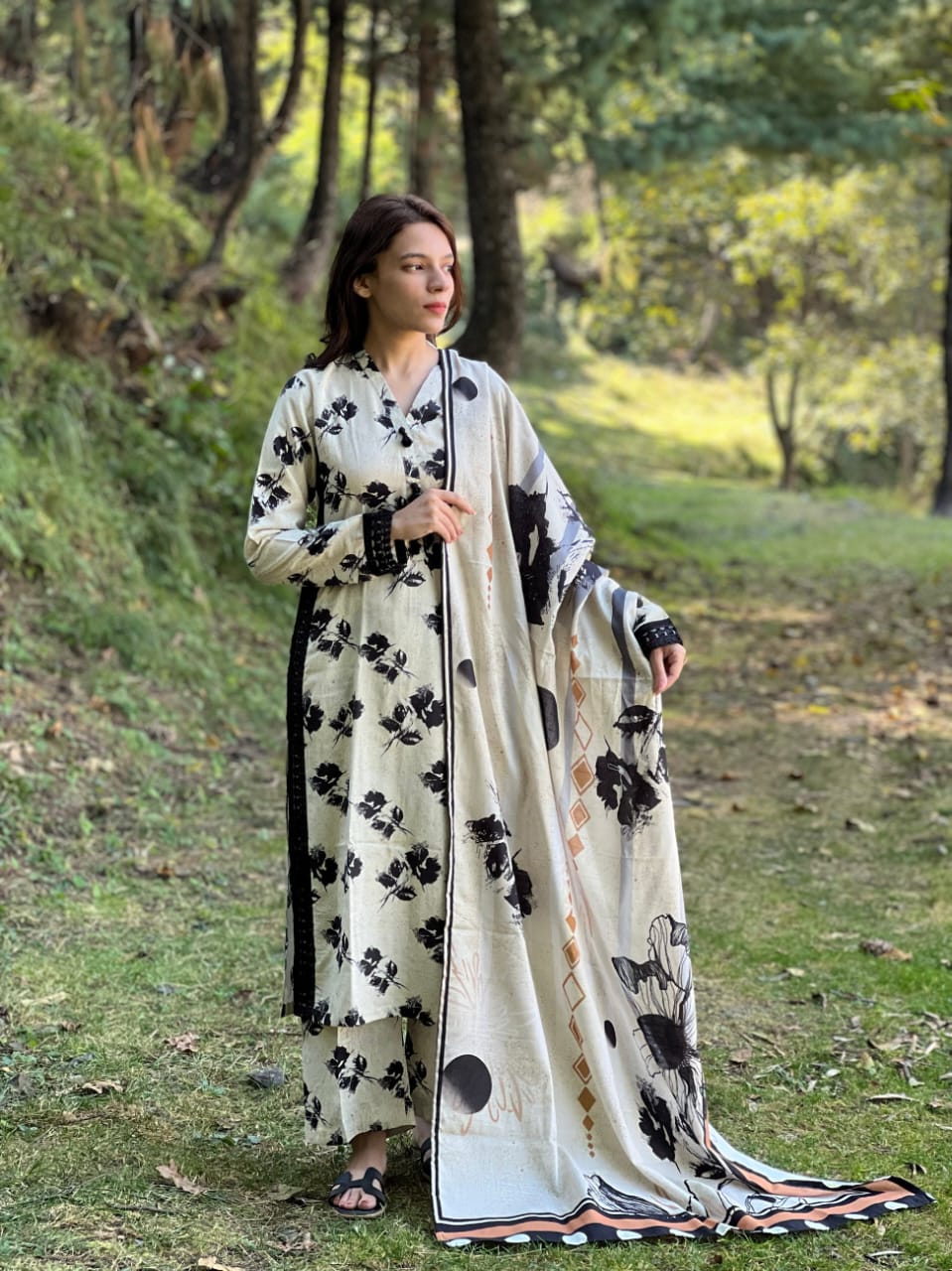 Floral Print Kurta Pant and Dupatta Set with Embroidery Work